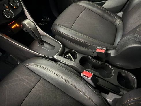 Used 2020 Chevrolet Trax LT w/ Driver Confidence Package FWD image 24