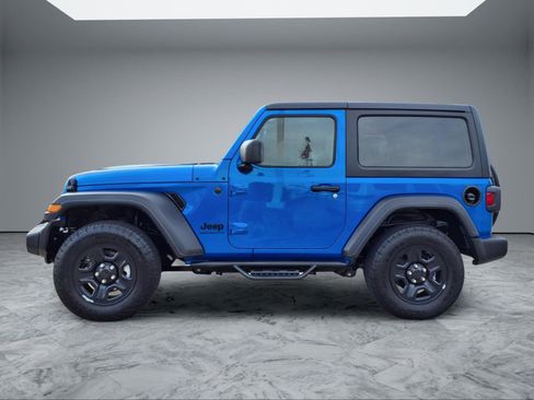 Used 2025 Jeep Wrangler Sport image 4