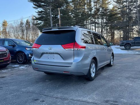Used 2012 Toyota Sienna LE w/ Towing Pkg image 5