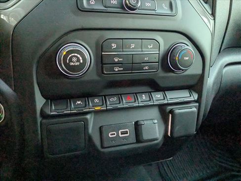 Used 2025 Chevrolet Silverado 1500 Custom image 10