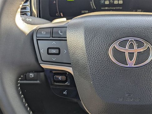 Used 2025 Toyota Camry SE image 15