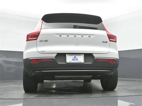 Used 2024 Volvo XC40 B5 Plus image 39