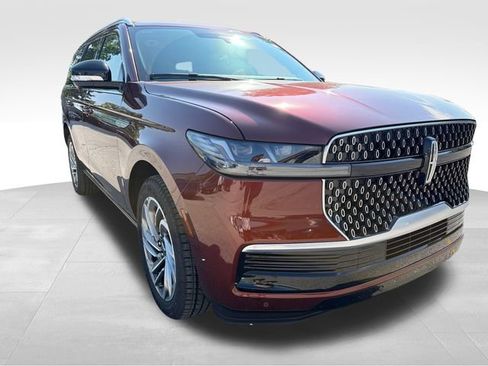 New 2027 Lincoln Navigator Reserve AWD/4WD image 11