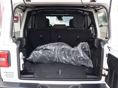 Used 2024 Jeep Wrangler Unlimited AWD/4WD image 4