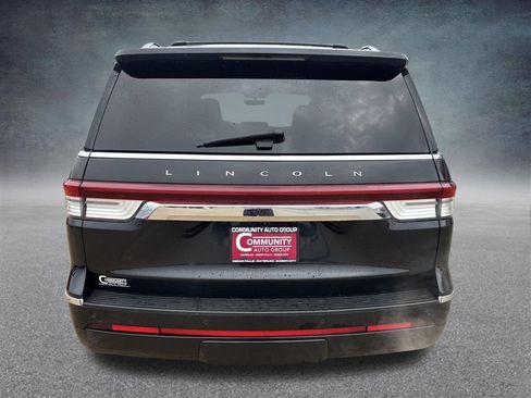 Used 2022 Lincoln Navigator Reserve AWD/4WD image 4