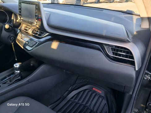 Used 2020 Toyota C-HR LE image 16