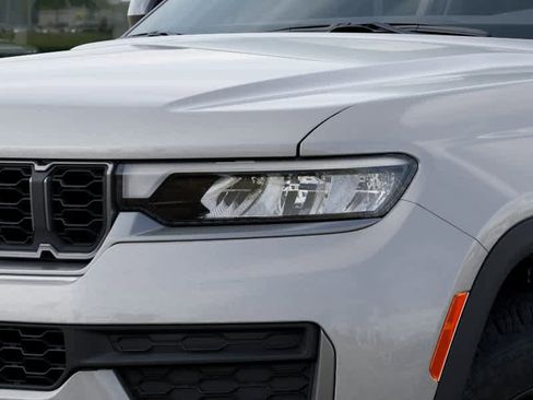 New 2026 Jeep Grand Cherokee Altitude AWD/4WD image 10