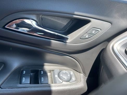 Used 2024 Chevrolet Equinox LT FWD image 25