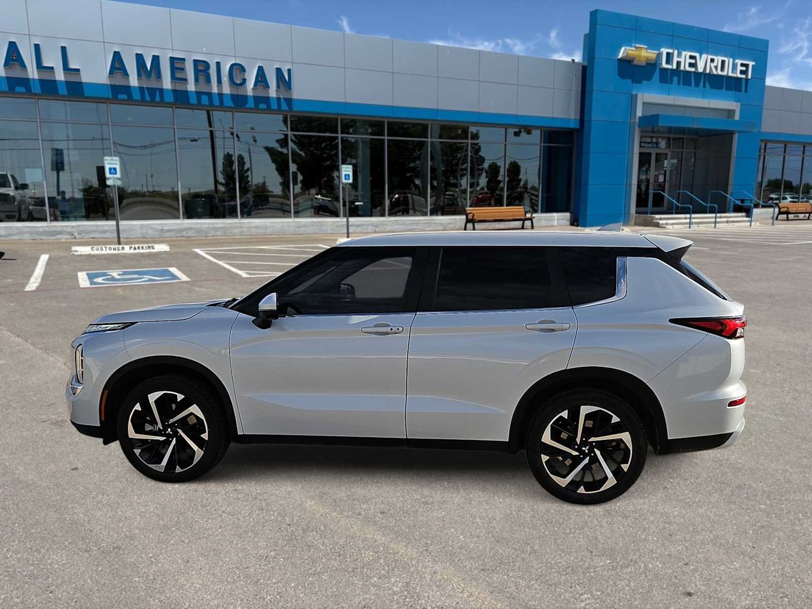 Used 2023 Mitsubishi Outlander SE FWD image 5