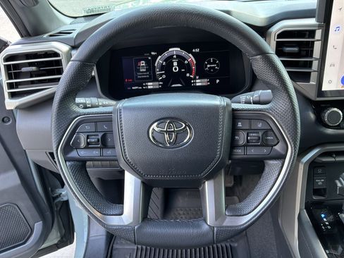 Used 2025 Toyota Tundra Limited AWD/4WD image 18
