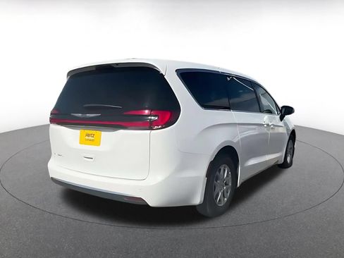 Used 2025 Chrysler Pacifica Select FWD image 14