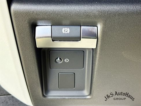 Used 2023 Land Rover Defender 110 X-Dynamic SE AWD/4WD image 10