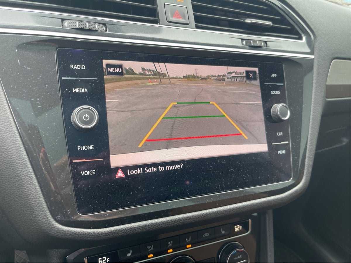 Used 2018 Volkswagen Tiguan SE w/ Panoramic Sunroof Package AWD/4WD image 24