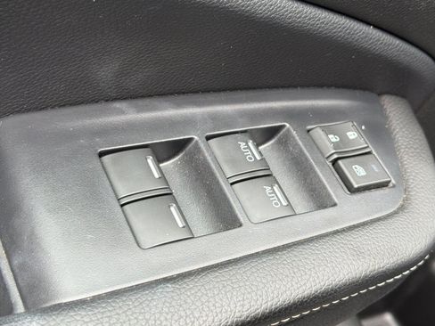 Used 2025 Honda Ridgeline Sport image 12