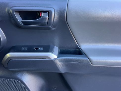 Certified 2022 Toyota Tacoma SR5 RWD image 17