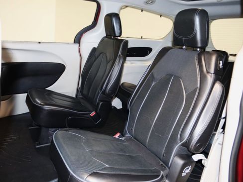 Used 2018 Chrysler Pacifica Limited FWD image 63