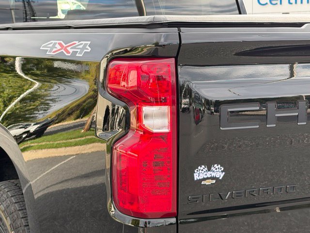 Certified 2024 Chevrolet Silverado 1500 Custom w/ Turbomax Blackout Package AWD/4WD image 19