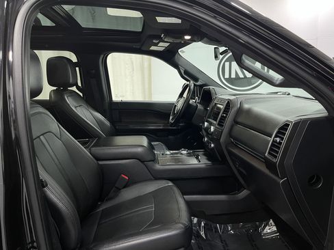 Used 2019 Ford Expedition Limited w/ Equipment Group 302A AWD/4WD image 34