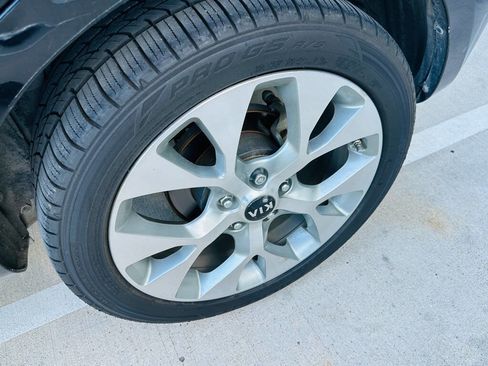 Used 2013 Kia Soul ! FWD image 32