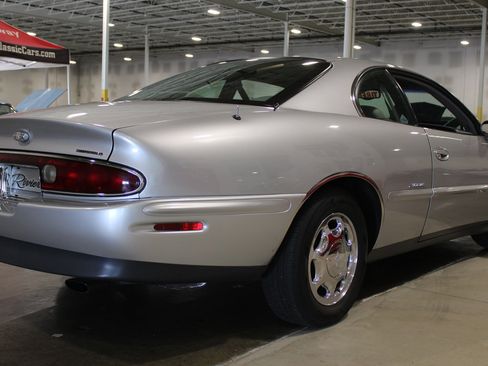 Used 1999 Buick Riviera Supercharged Coupe FWD image 29