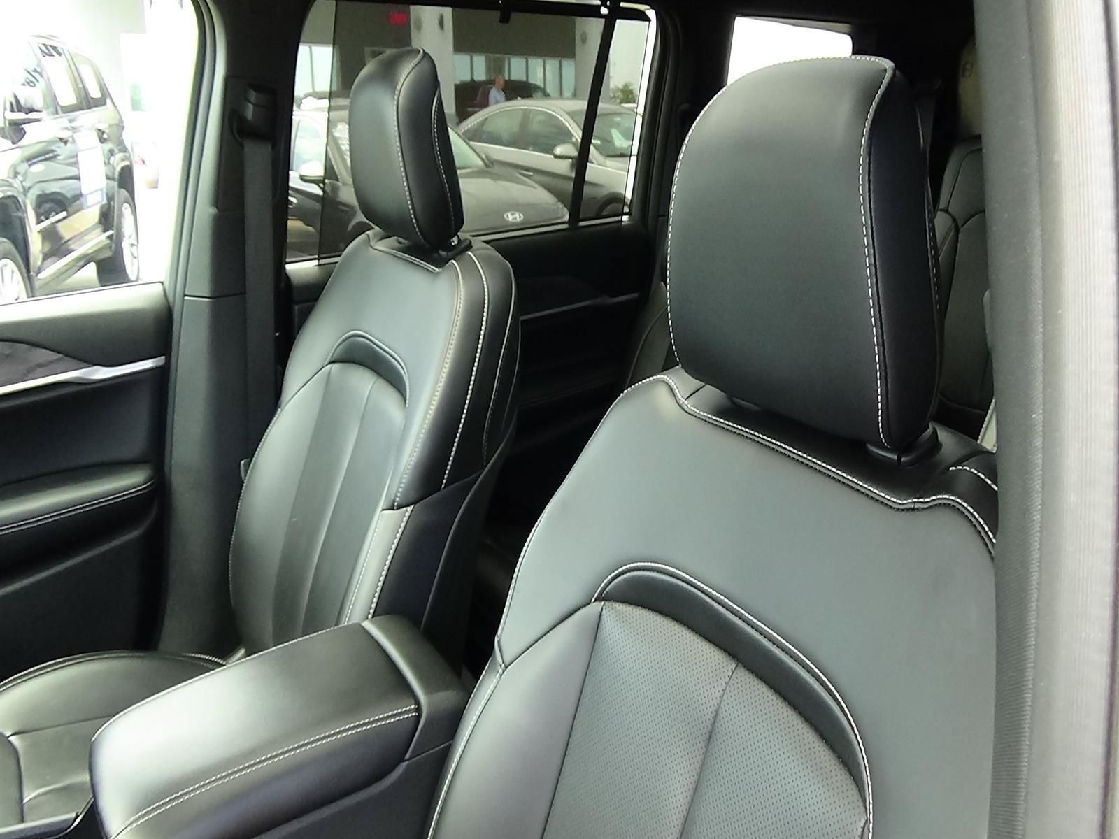 Certified 2025 Jeep Grand Cherokee L Limited w/ Luxury Tech Group II AWD/4WD image 19