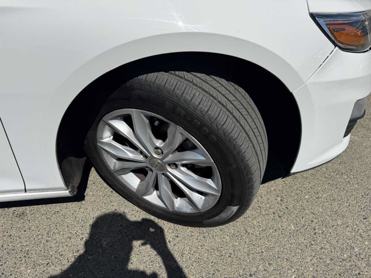 Used 2020 Chevrolet Malibu LT FWD image 38