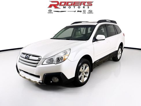 Used 2014 Subaru Outback 2.5i Limited w/ Moonroof Package AWD/4WD image 3