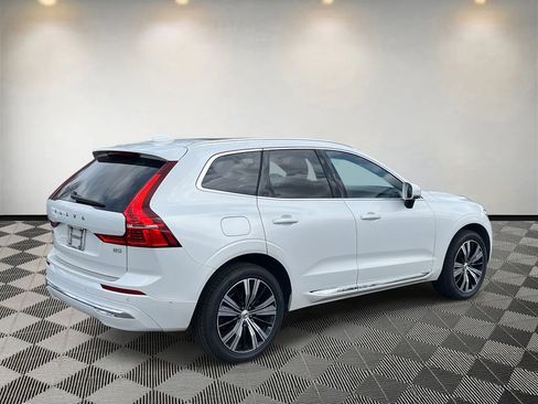 Used 2023 Volvo XC60 B5 Plus w/ Protection Package Premier image 3
