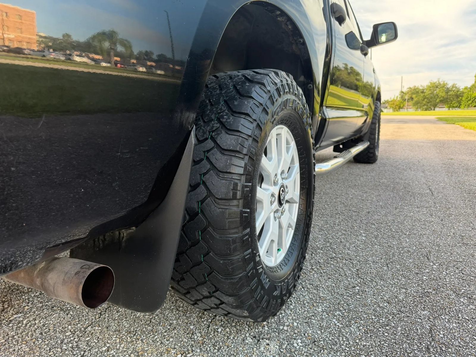 Used 2013 Toyota Tundra 4x4 CrewMax w/ Tow Pkg image 35