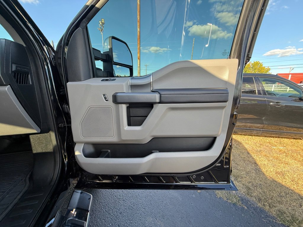 Used 2019 Ford F250 XLT w/ XLT Premium Package AWD/4WD image 18