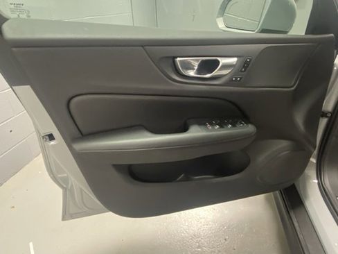 Used 2025 Volvo V60 B5 Cross Country Plus image 6