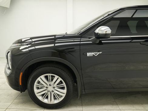 Used 2025 Mitsubishi Outlander ES image 13