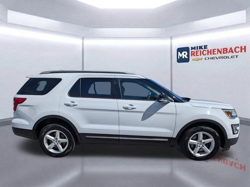 Used 2016 Ford Explorer XLT w/ Equipment Group 202A image 3