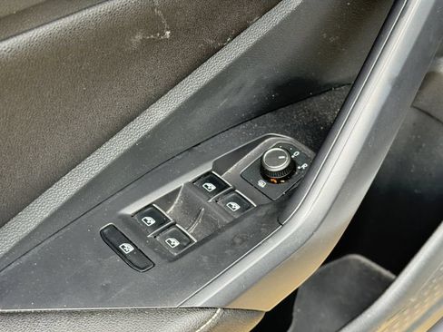 Used 2024 Volkswagen Jetta SE FWD image 19