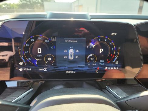 Used 2025 Chevrolet Tahoe Premier AWD/4WD image 33
