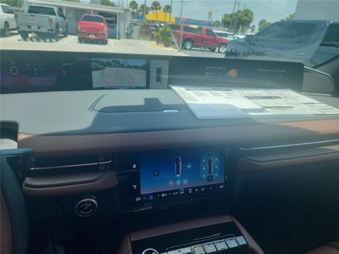 New 2026 Lincoln Navigator Reserve AWD/4WD image 37