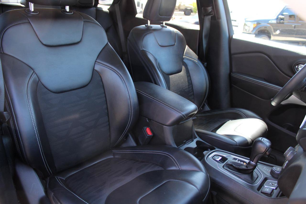 Used 2022 Jeep Cherokee Latitude w/ Sun & Sound Group AWD/4WD image 54