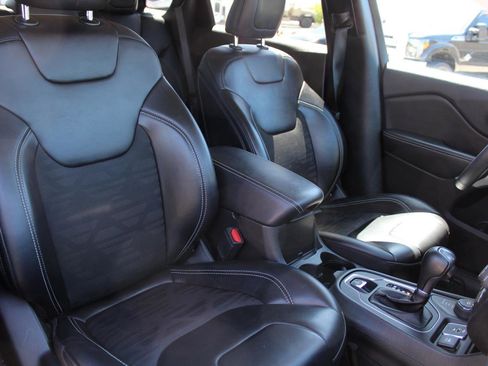 Used 2022 Jeep Cherokee Latitude w/ Sun & Sound Group AWD/4WD image 54