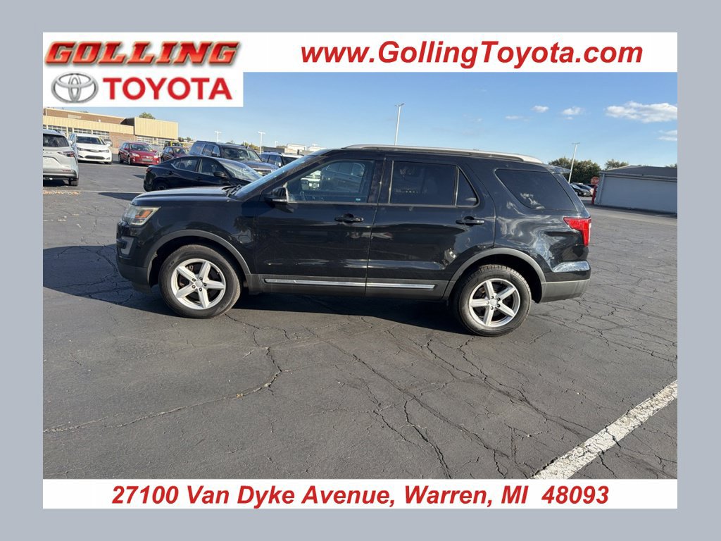 Used 2017 Ford Explorer XLT AWD/4WD image 1