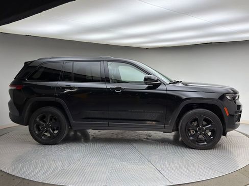 Used 2023 Jeep Grand Cherokee Altitude image 3