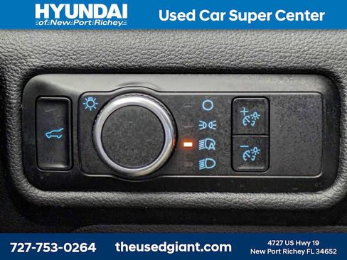 Used 2023 Ford Explorer XLT image 32