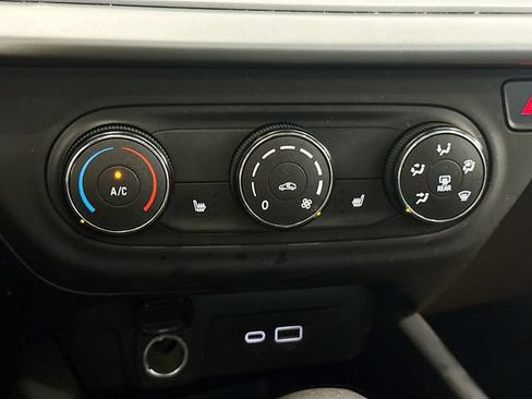 Used 2024 Chevrolet Trax LS w/ LS Convenience Package FWD image 16