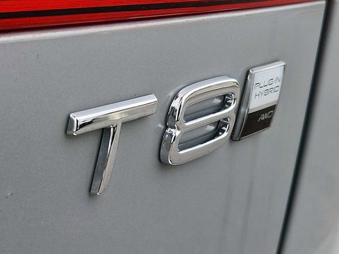 Used 2025 Volvo XC60 T8 Plus w/ Protection Package Premier image 29