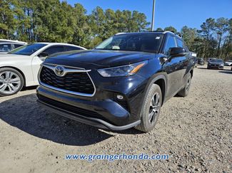 Used 2023 Toyota Highlander XLE video 2