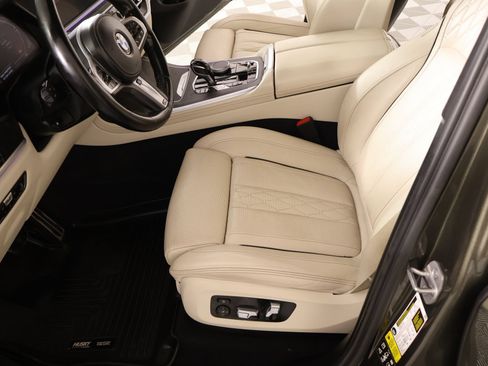 Used 2022 BMW X7 xDrive40i w/ M Sport Package AWD/4WD image 12