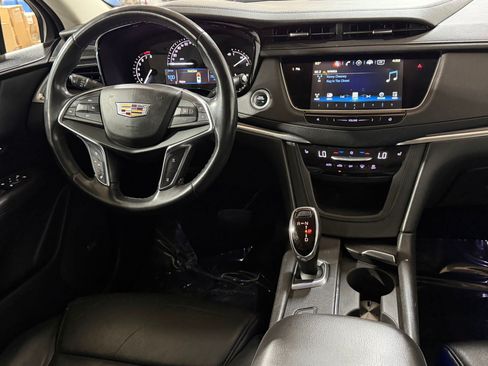 Used 2018 Cadillac XT5 Luxury w/ Driver Awareness Package FWD image 12