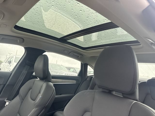 Used 2025 Volvo S90 B6 Plus AWD/4WD image 19
