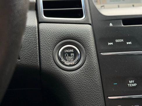 Used 2018 Ford Taurus SEL w/ Equipment Group 201A image 28