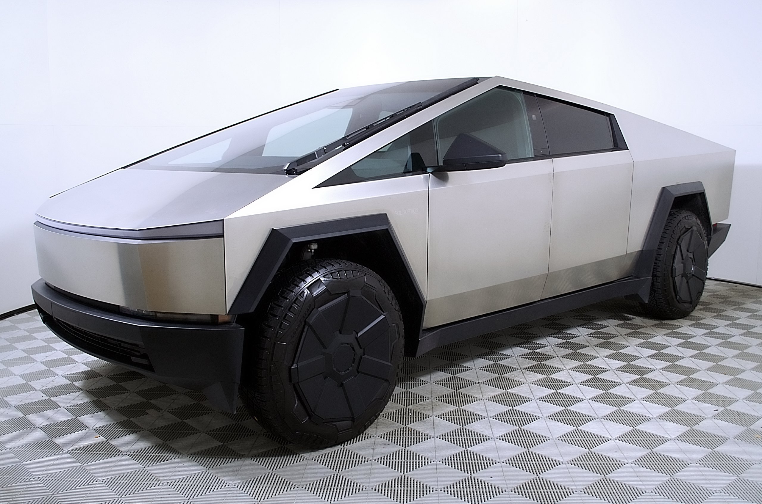 Used 2024 Tesla Cybertruck Cyberbeast AWD/4WD image 3