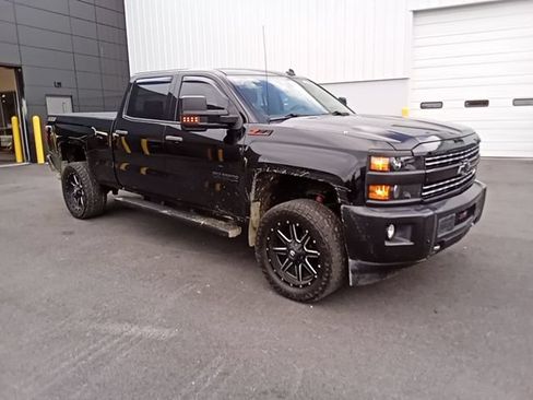 Used 2015 Chevrolet Silverado 2500 LT AWD/4WD image 2